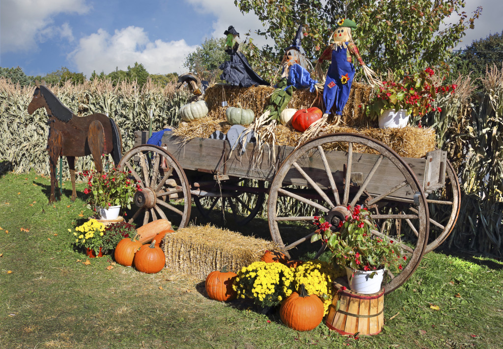 Halloween hayride decoration